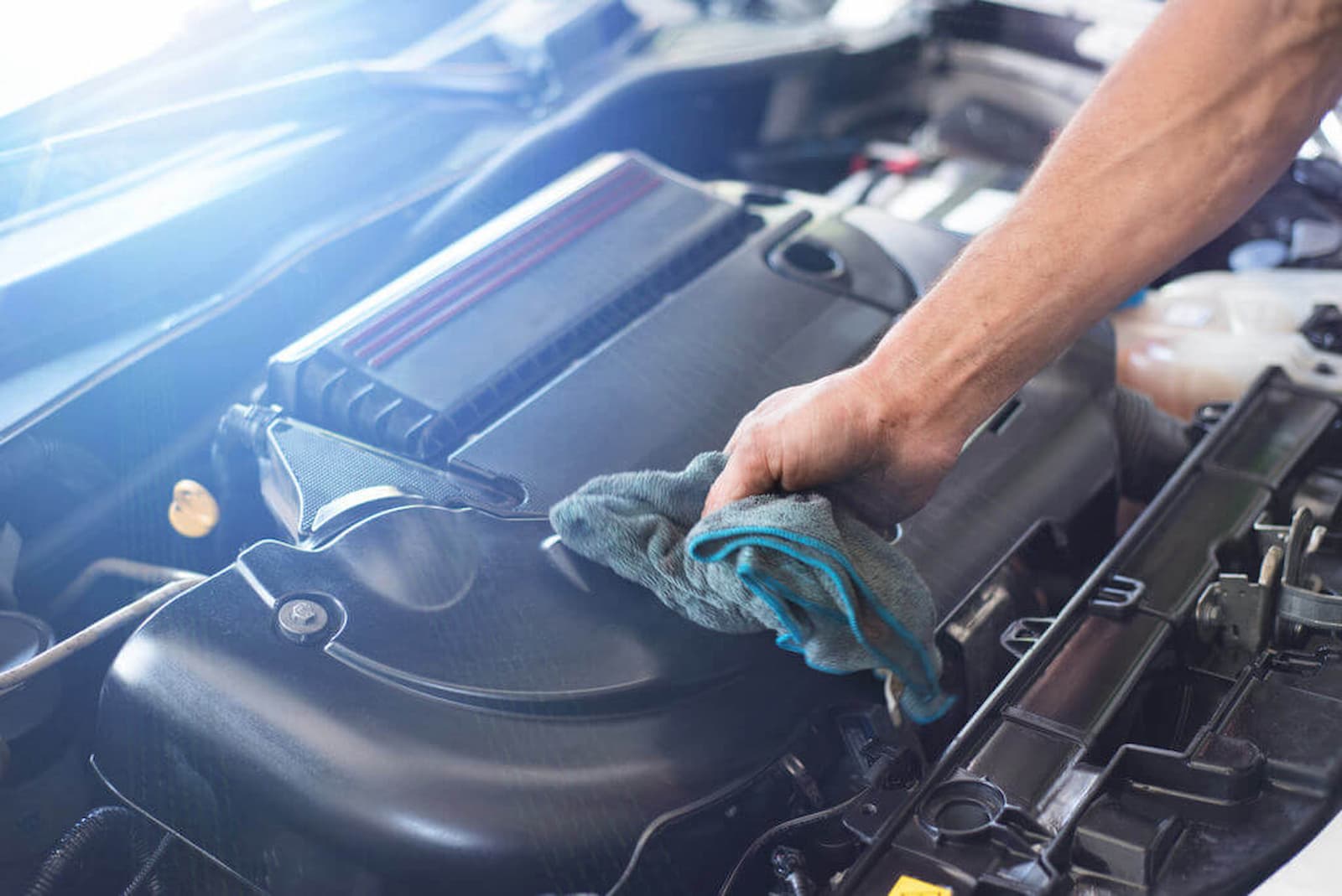 Como Lavar o Motor do Carro da Maneira Correta?