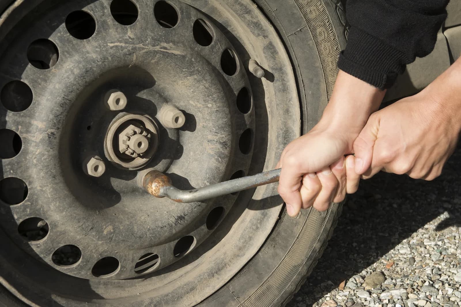 Como trocar o pneu do carro